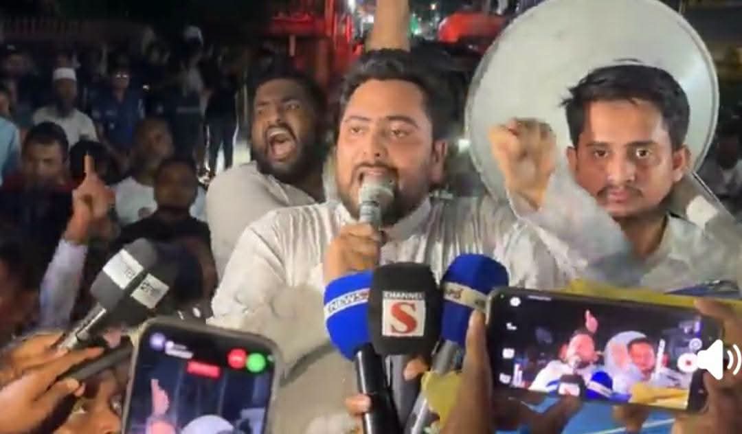 সাভারে তারাপুর মাঠে নাহিদ-সার্জিসের জুলাই পথযাত্রায় ককটেল বি*স্ফো*রণ